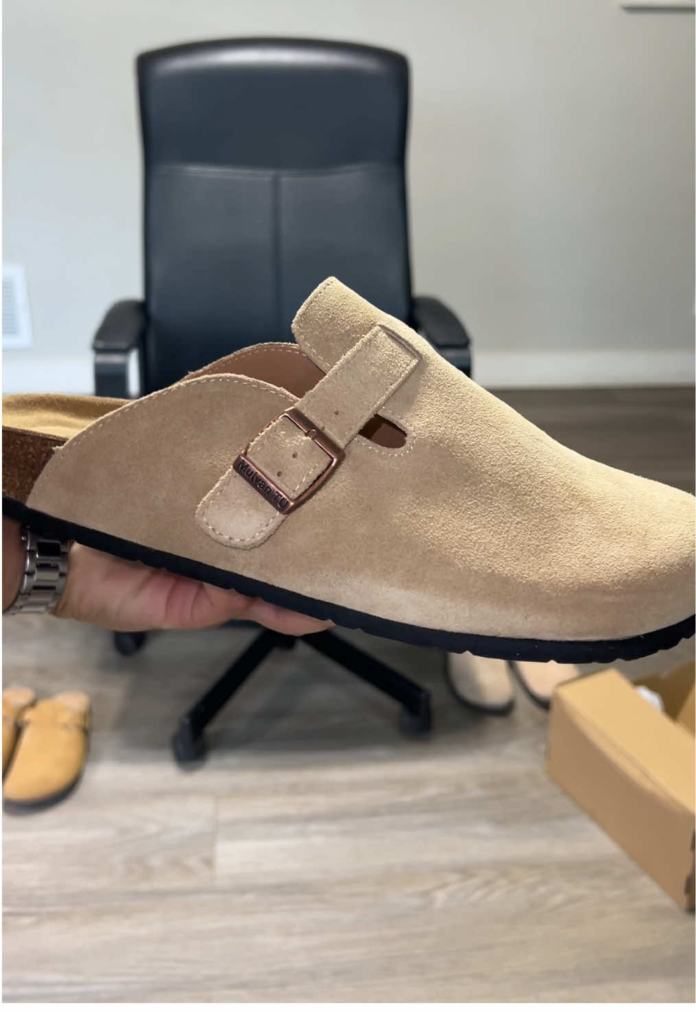 3 pairs deep with these suede slippers 🔝 #suedeclogs #suedeslippers #birkenstocks #clogshoes #comfortableshoes #houseslippers #slippers #fyp 