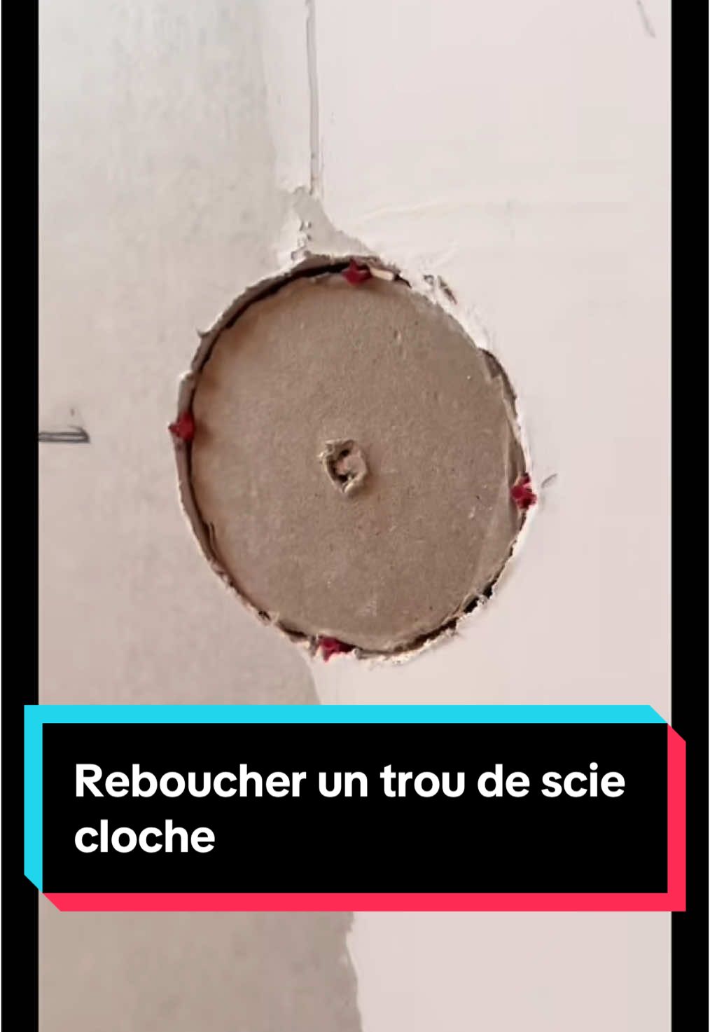 Super pratique pour reboucher des trous de scie cloche #sciecloche#rebouchage#flotuto#trouspot#astuce #cejour-là 
