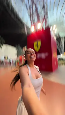 UNA BARBARIDAD. Ese es el resumen! 🏎️😮‍💨 No he montado en algo así en mi vida. Y creo que  @Lucía Bellido🧿tampoco! 😂   @Visit Abu Dhabi #InAbuDhabi #F4Glory 