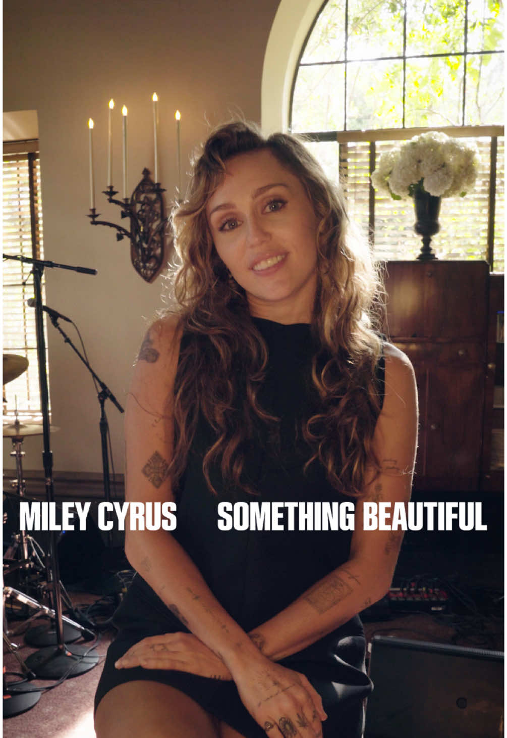 Miley x TikTok x the Chateau Marmont – is there anything more beautiful? 😍 @Miley Cyrus 