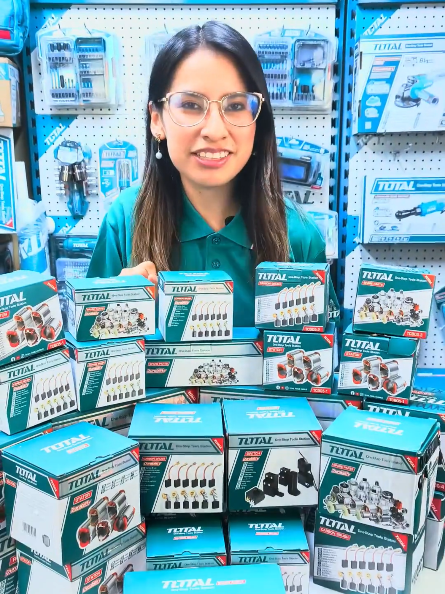 Ese floro de que TOTAL no tiene repuestos ya fue! 💥 FULL STOCK en Carbones, Chucks, Piñas, Cajas de Cambio, Campos, Componentes Electrónicos, Motores Completos y muchos más! 😎 #totaltools #TOTAL #herramientas #repuestos #serviciotecnico #garantia #tools #fyp #20V #warranty