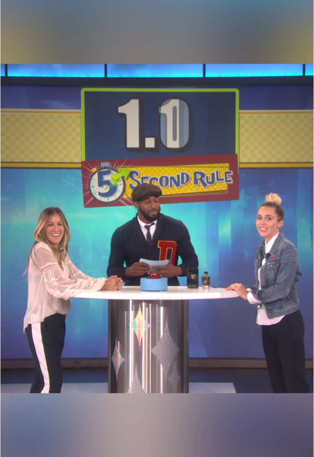 Miley Cyrus Vs. Sarah Jessica Parker in 5 Second Rule 🤣 ⏰ #theellenshow #mileycyrus #sarahjessicaparker #sjp #throwback #game 