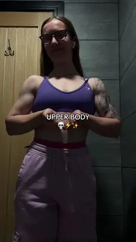 BADDIES TRAIN UPPER BODY!!⭐️⚡️✨ workout deets:  pull ups - 3 x 6-10 shoulder press - 3 x 6-8 lat pulldowns - 3 x 6-10 skullcrushers - 2 x 10-12 preacher curls - 2 x 8-10 fit @Gymshark !!💅 #contentcreator #girlswholift #gymlifestyle #gymgirl #GymTok #FitTok #gym #Fitness #gymmotivation #workout #upperbody #backday #shoulders #pullup #pullups 