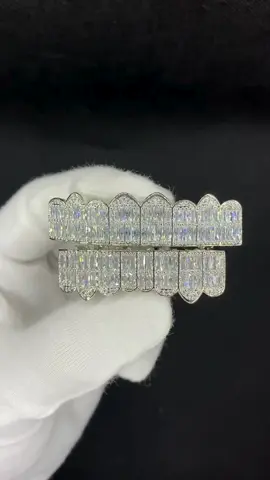 Let The Ice Speak Volumes 👀 #iceypyramid #vvs #icedoutjewelry #customjewelry #hiphopjewelry