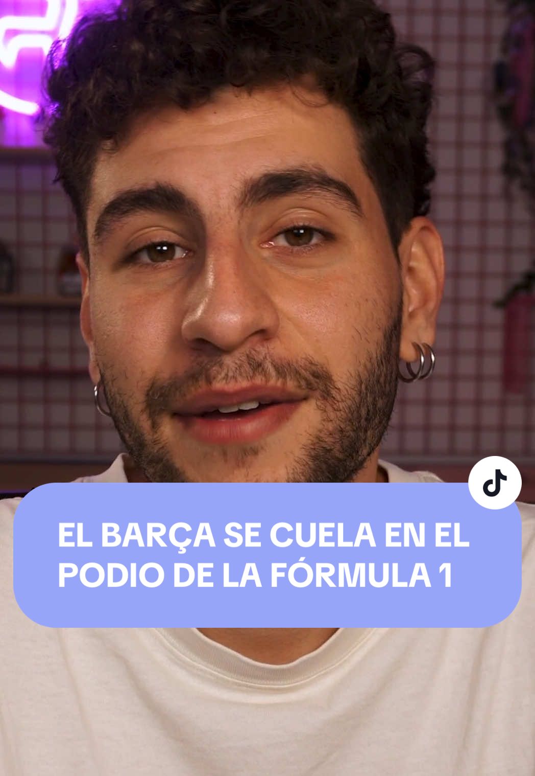 😉 La Fórmula 1 sube al podio del GP de España con un guiño al Barça. La gorra que lucirá el ganador del GP de España en Montmeló incluirá la silueta del escudo del FC Barcelona.  Una edición especial forma parte de la serie de diseños personalizados que la Fórmula 1 ha lanzado esta temporada para cada podio. Y ojo, que la gorra estará disponible en la tienda oficial para quien se quiera hacer con ella.  ¿Te la comprarías? 👀  #DeportesEnTikTok #TikTokDeportes #tiktokfootballacademy #f1 #barcelona #barca #gpcatalunya #barcelona 