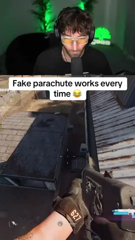 Fake parachute works every time 😂 . . . . . #blackops6 #gaming #callofduty #warzone #verdansk #jdevise #tiktoklivegamingpartner 