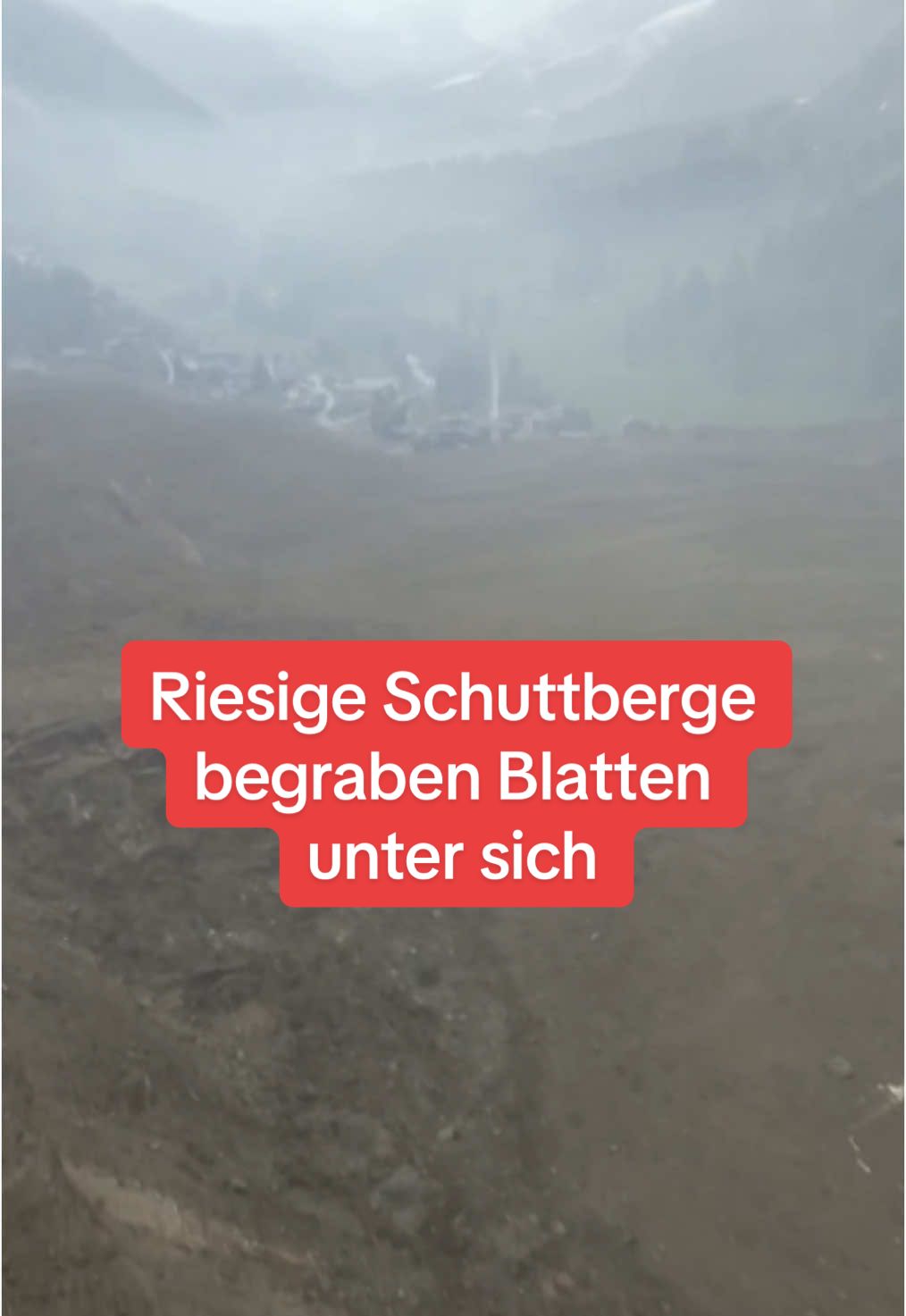 300 Menschen haben heute im Lötschental ihr Zuhause verloren. Das von den Expertinnen und Experten befürchtete Grossereignis traf ein: Eine gigantische Lawine aus Eis, Schlamm und Geröll hat einen grossen Teil des Dorfes unter sich begraben. Zahlreiche Häuser wurden zerstört. Menschen kamen nicht zu Schaden – jedoch wird eine Person vermisst. #blatten #wallis #srfnews #srf #news 