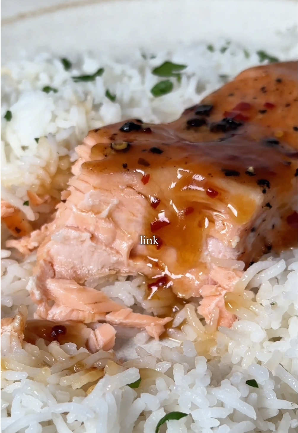 day 22/30: Hot Honey Glazed Salmon (Easy Sheet Pan Recipe)✨ FULL RECIPE LINKED IN BIO!! 🥰 orrr go comment on my ig to have the full recipe sent to you! This is the tastiest weeknight meal ever!! Bound to become a weekly staple! Or google “majas recipes hot honey salmon” 🫶🏻 Elevate your weeknight meal game with this recipe! Welcome to my 30 days of my most viral recipes!♥️ (resharing some of my favs from my 100 day series!) Follow along for more quick & easy recipes!!  Stay Hungry, Maja♥️👩🏻‍🍳 See you tomorrow for day 23 !! 🫶🏻  #salmon #EasyRecipe #EasyRecipes #sheetpandinner #oven #salmonrecipe #lunch #dinner #mealprep #gainz #FoodTok #foodtiktok #pastatok #pastatiktok #hothoney #yummyfood #mealinspo #mealideas 