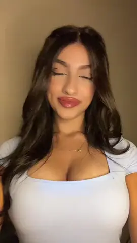 😍 #fyp #sallyyrrose #sallyyrross #fyp #viral_video #foryoupage❤️❤️ #marocaine🇲🇦 #algerie🇩🇿 #tunisia🇹🇳 #dubaï🇸🇩 #_الصيني_ماله_حل😂😂 #fyyyyyyyyyyyyyyyy #السعودية #عمان🇴🇲 #قطر🇶🇦 #qatar🇶🇦 