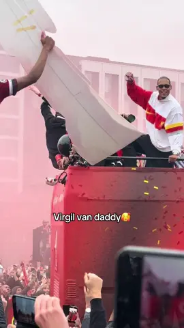 Virgil van daddy #liverpool #vandijk #party #parade #virgilvandaddy #support 