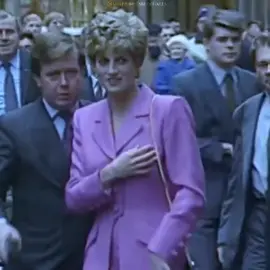 Wonderful moments marked her passage, Diana never went unnoticed, either for her clothes or for her impactful speeches. 🩷 . . . #ladydi #ladydiana #royalfamily #princessdiana #princessdianaedit #princessdianaforever #princessofwalesdiana #princessofwales #princessdianaspencer #princessspencer #princesadiana #princesadegales #princeofwales #ladydiana #ladydianaedit #ladydianafrancesspencer #ladydianaspencer #ladydi #dianaspencer #dianafrancesspencer #dianaprincessofwales #dianaofwales #dianaprincess #dianadegales #queendiana #queenofhearts #explore #fyp #photo #photography