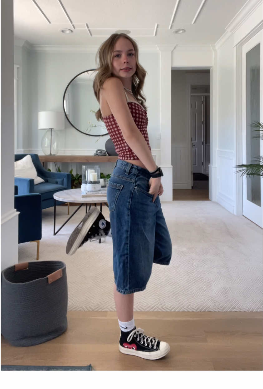 Who’s going to lagoon today??(I am!!)  #fypシ #fyp #utah #viralvideo #cool #ootdinspo #OOTD #outfitinspo #xyzbca #inspo #tiktok #foryoupage #trending #girls #boys #tt #famousvideo #cool #viral #fyppppppppppppppppppppppp #Summer 