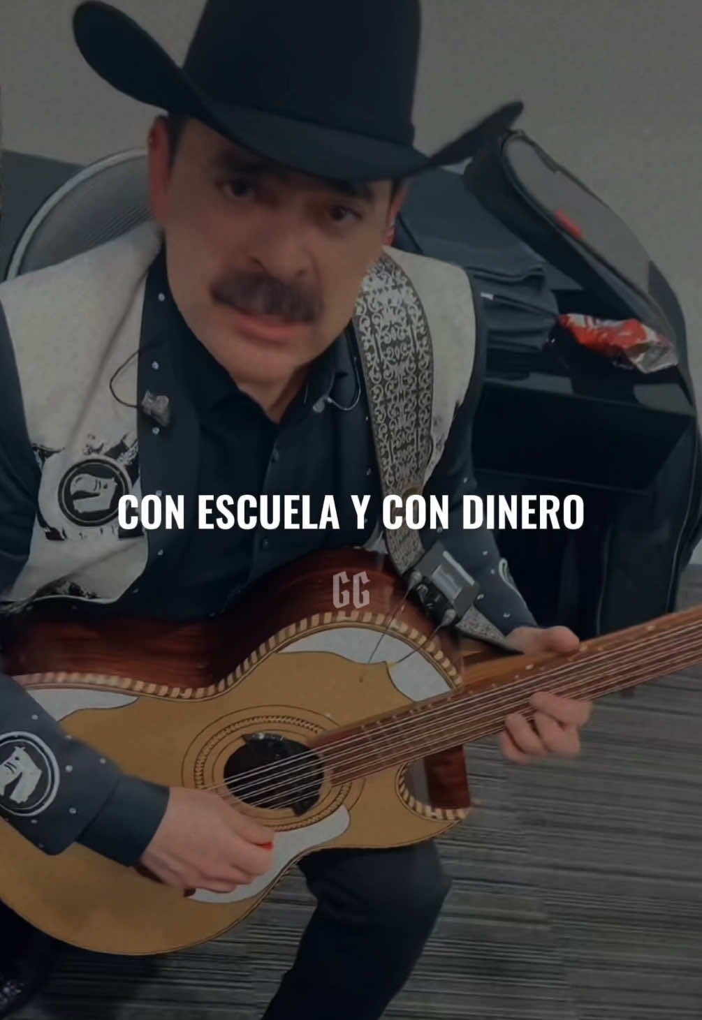 con escuela y con dinero… #lostucanesdetijuana #losjuniors #marioquintero #masterqmusic #lostucanesdetijuana🎶🎤 #tucanesdetijuana #tucanesdetijuana🇲🇽 #lostucanes #corridosbelicos #corridos #corridoschingones 