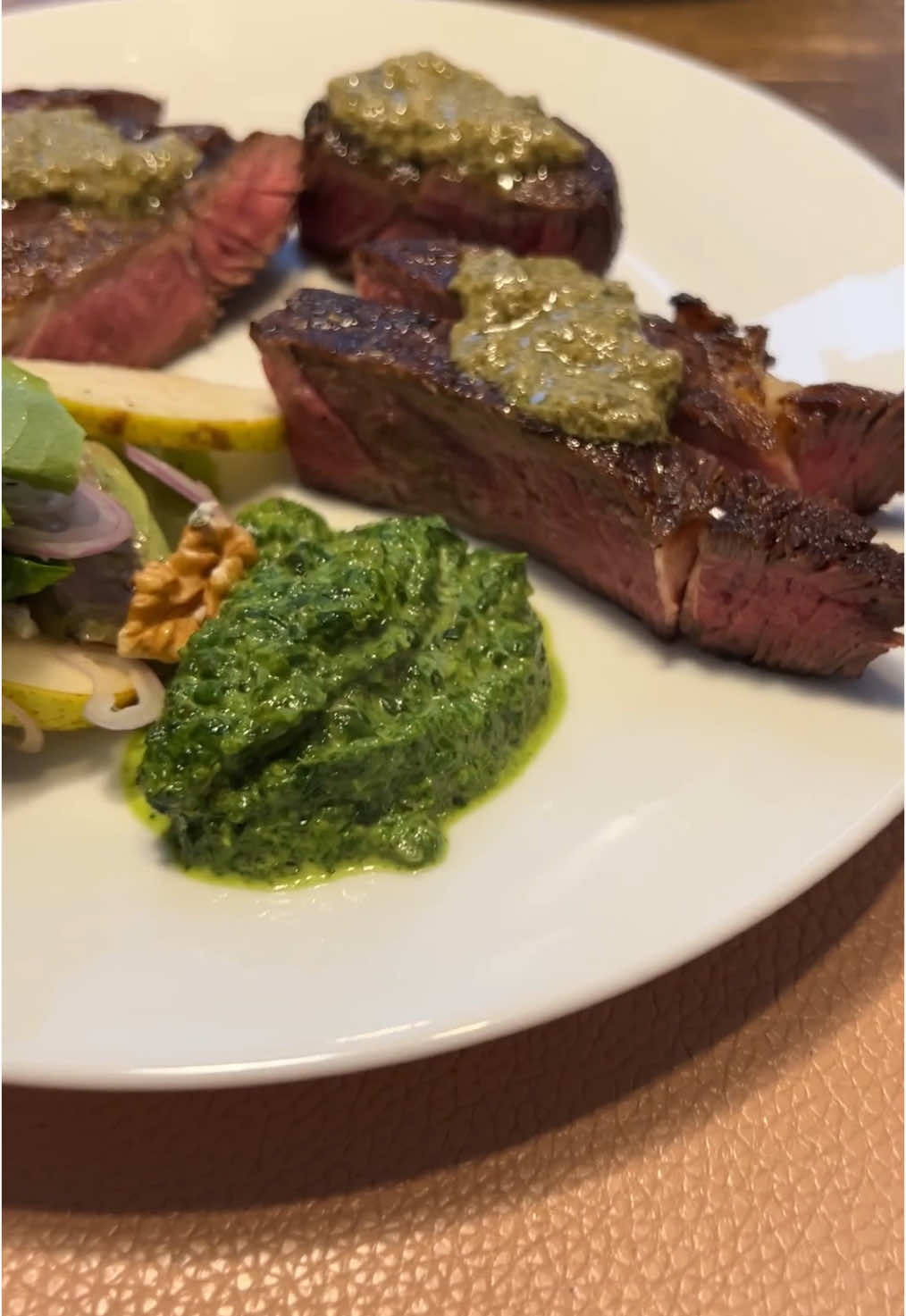 Creamed spinach is a New York steakhouse classic — and for good reason. It goes perfectly with rich, charred beef. The buttery, creamy, iron-rich flavours all work great together.  #steakhouse #steak #newyorksteak #easysidedish #creamedspinach #creamy #goodfood 