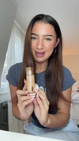 Making the giant lipgloss with Charlotte tilbury 