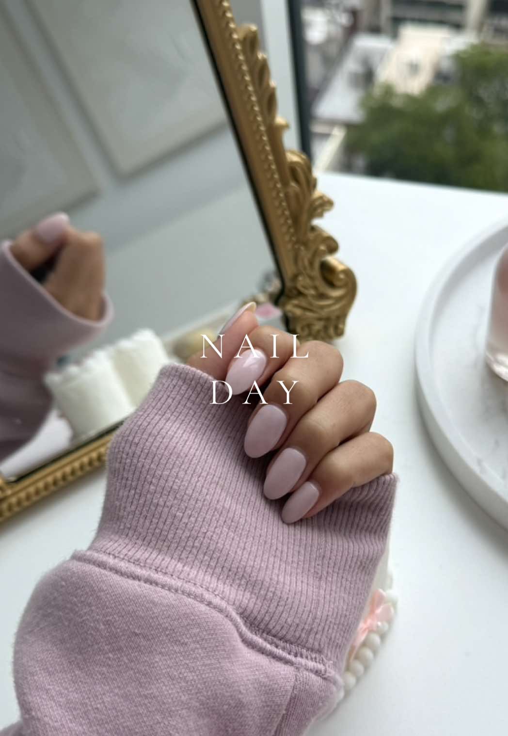 Dip powder >> I always get the same color 💅🏼🤭 #nailday #nailvlog #girlythings #nyc #cleangirl #aesthetic #nailinspo #SelfCare #pinknails @Coach @bareMinerals @Above Pigment @Benefit Cosmetics 