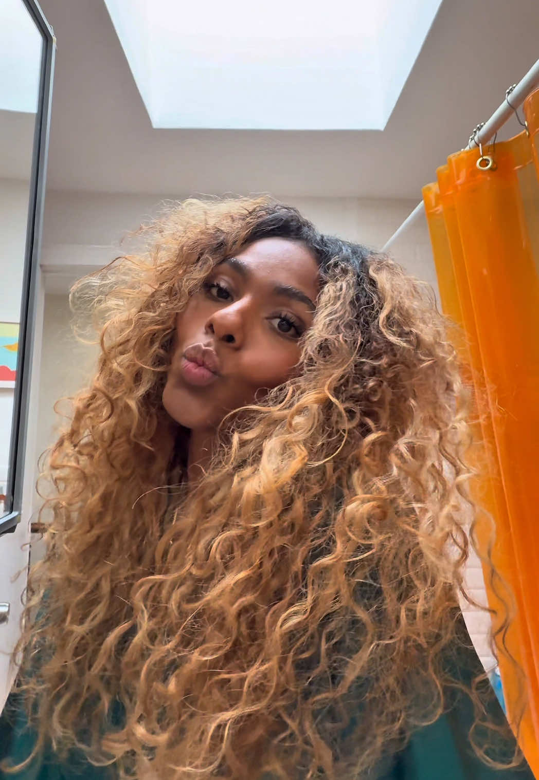 ITS GIVING SZA HENNY! Styled my microlinks after my initial blowout and I think it may be my favorite style to date ??? 💇🏾‍♀️ #hairstyle #hairtutorial #getreadywithme #grwm 