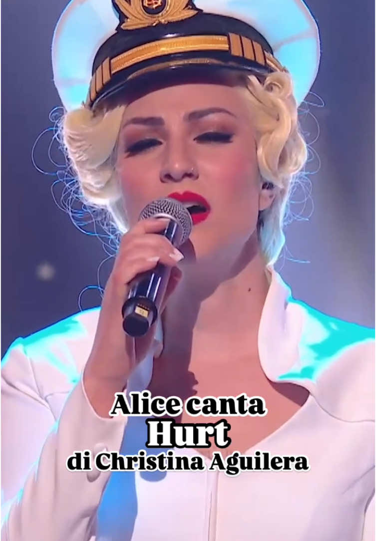 Tutti noi con la pelle d’oca come @Rosa Chemical  Voce incredibile 🥹✨ #LikeAStar - Mercoledì in prima serata sul @NOVE  @Banijay Italia  @Serena Brancale  #LikeAStar 