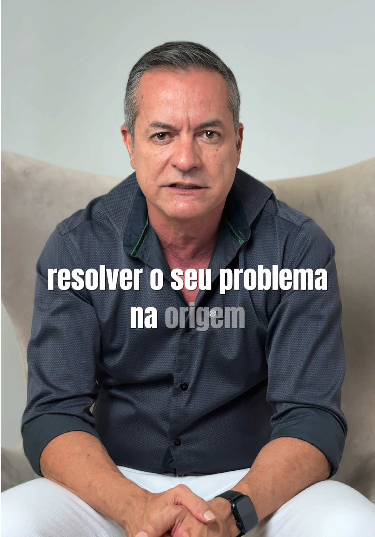 Dor aguda na coluna, sem conseguir levantar da cama… 😖 Esse era o estado do nosso paciente quando chegou até nós. ⠀ Mas ele sabia de uma coisa: a quiropraxia poderia ser a solução. ⠀ ✅ Nada de remédio paliativo. ✅ Nada de procedimentos arriscados. ⠀ 👉 Aqui, a gente trata a causa da dor — com técnica, experiência e resultado! ⠀ Se você também sente dores que travam seu dia, vem pro Espaço da Coluna. 📍 Atendimento em Goiânia com mais de 21 anos de experiência. #quiroprata #HerniaDeDisco #colunavertebral #saúdedacoluna #saúdedacoluna #doresnascostas #coluna 