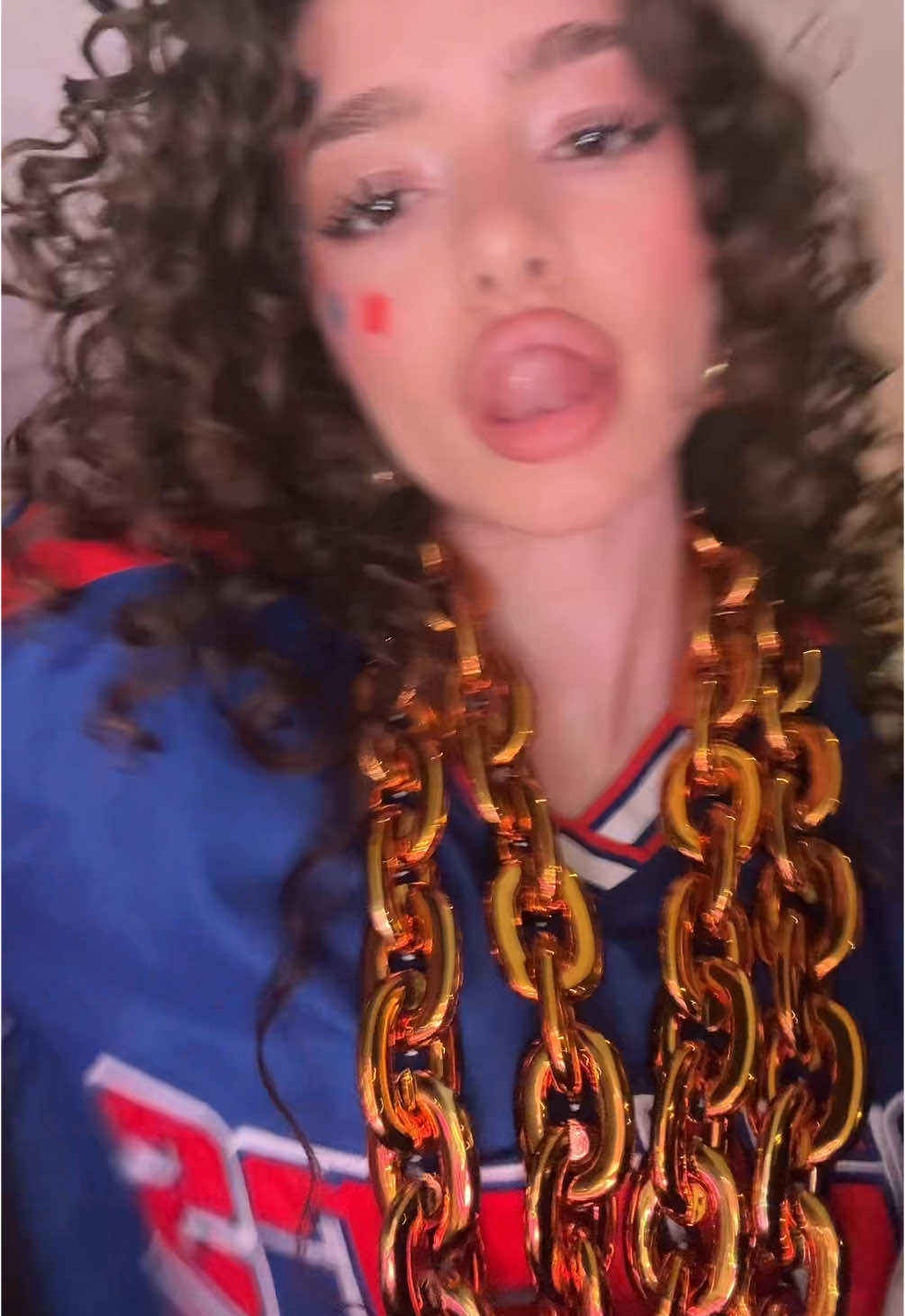 W THE FUNNY FACE🧡🧡💙💙 POSTING ON INSTA GO LOOK!