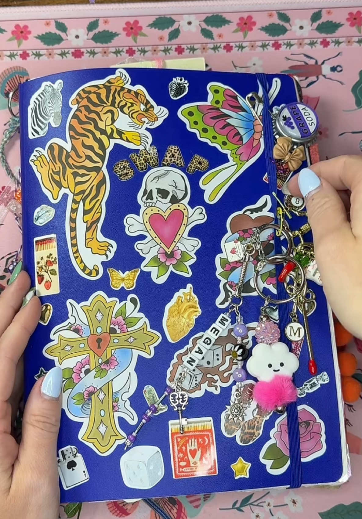 Cutouts and pages 💕 Journal with me using beautiful items from @3oclocksunshine  #fyp #swap #happymail #junkjournalideas #junkjournaling #junkjournal #junkjournalcreator #junkjournalcommunity #asmr 