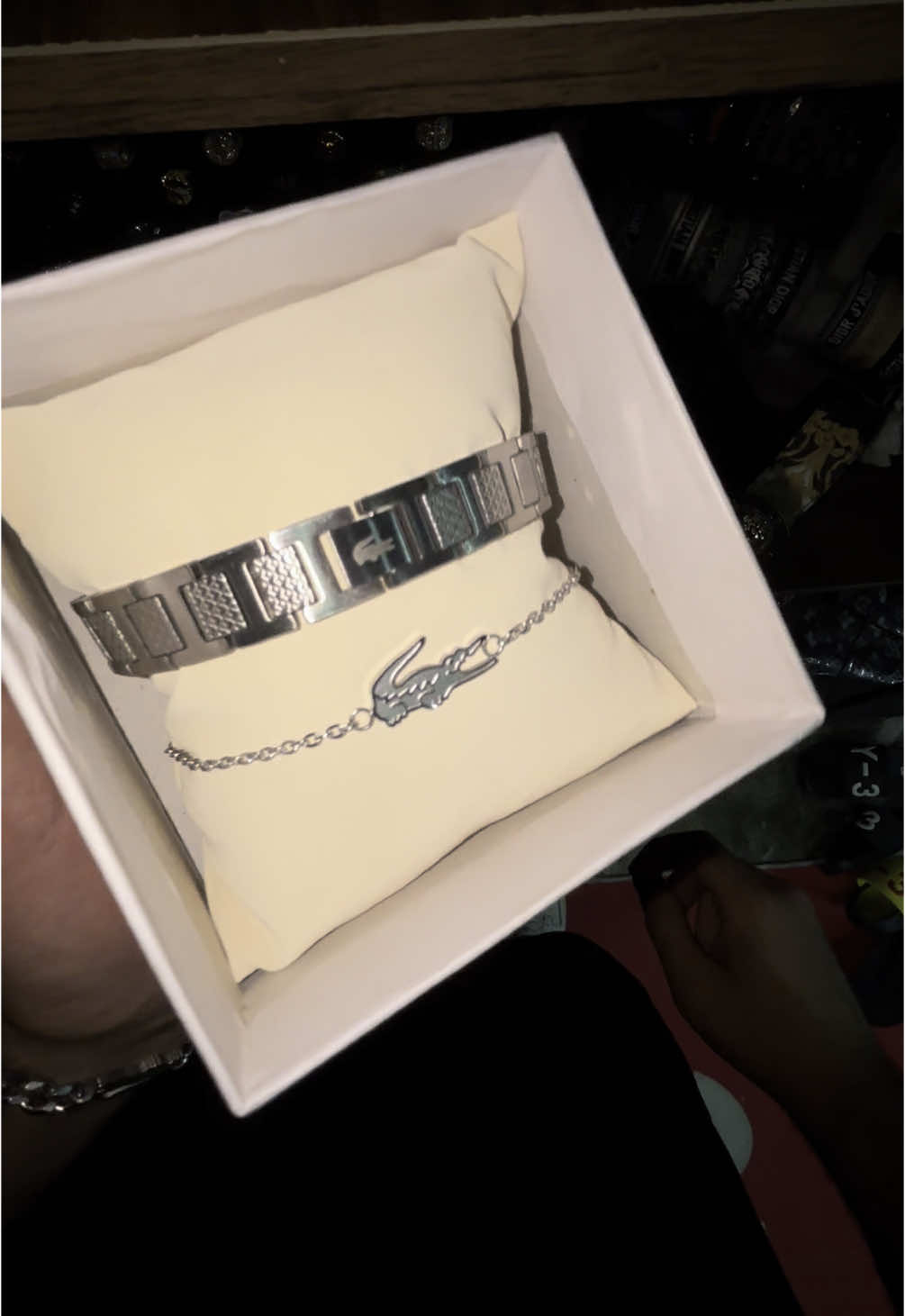 31 ش الملك فيصل الرئيسي محل hiphop أمام ميلان استور بجوار معرض اخوان زيتون برج الياسمين 01080160613 #diamond_eg #hiphop_store #viral_video #fyp #accessories #fy #فيصل 