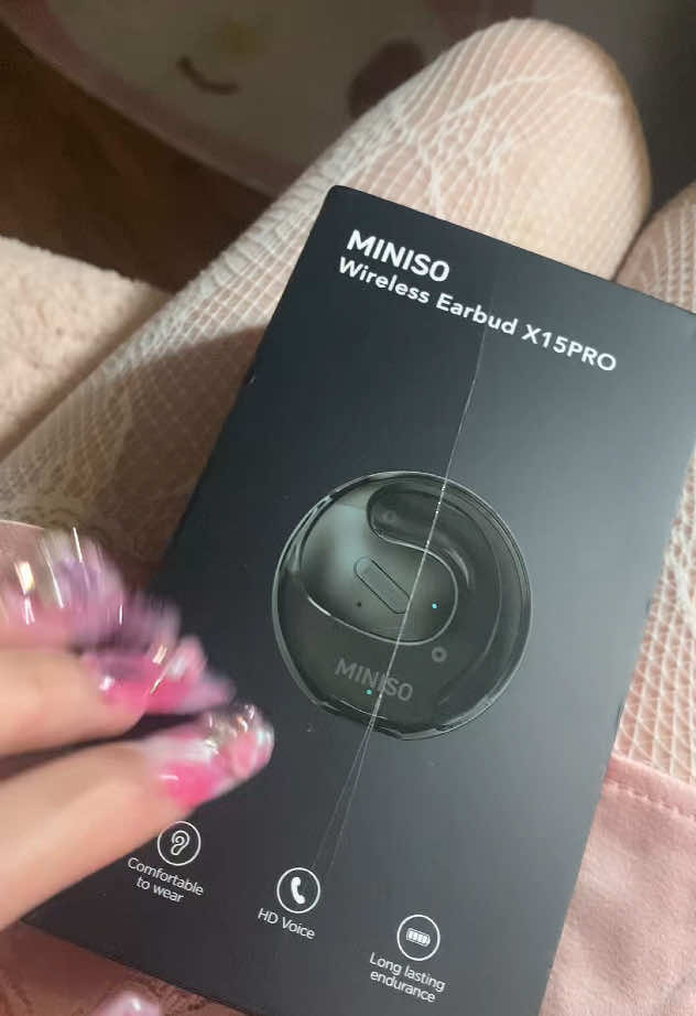 @MINISO OFFICIAL okay but you ate with these earbuds #foryou #fyp #viral #earbuds #miniso #pink #TikTokShop #recommendations 