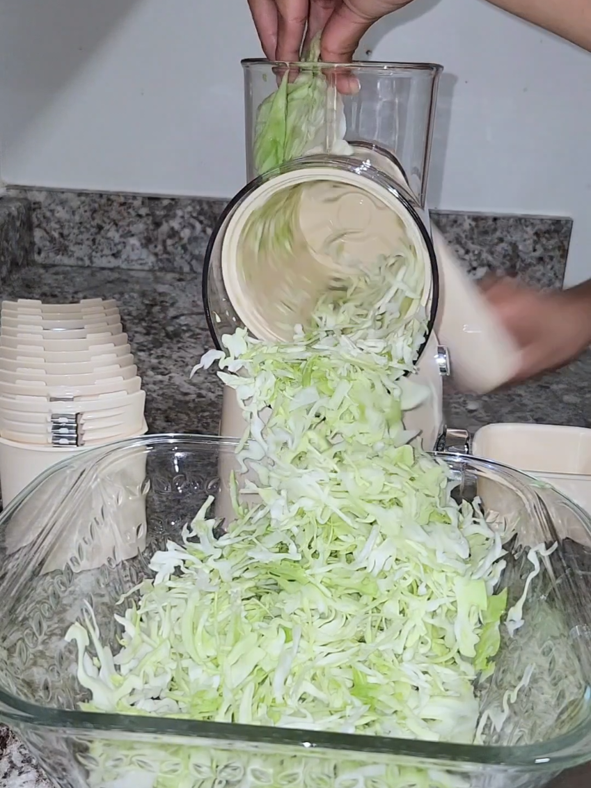 Rayador de queso, que también raya y rebana verduras ideal para tus cosina. #creatorsearchinsights  #susteasus #susteas #susteascheesegrater #vegetable #foodtiktok #recetas #cosina #comida 