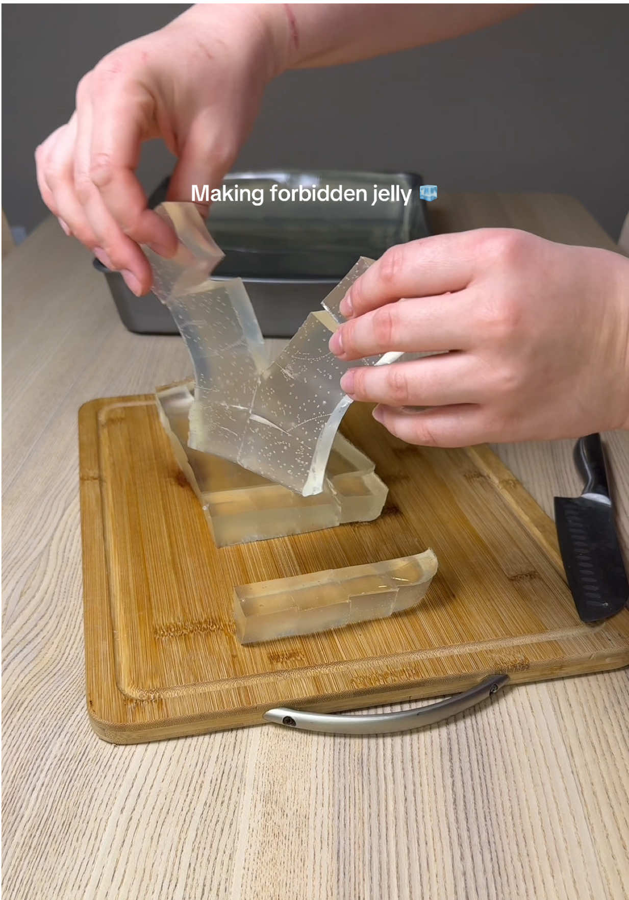 Preparing the ice cubes for my cold brew coffee candles 🧋☕️#icedcoffeecandle #candles #candlesoftiktok #candlemaking #handmadecandles #soycandles #soywax #gelwax #coldbrewcoffeecandle #etsy #etsyseller #handmade 