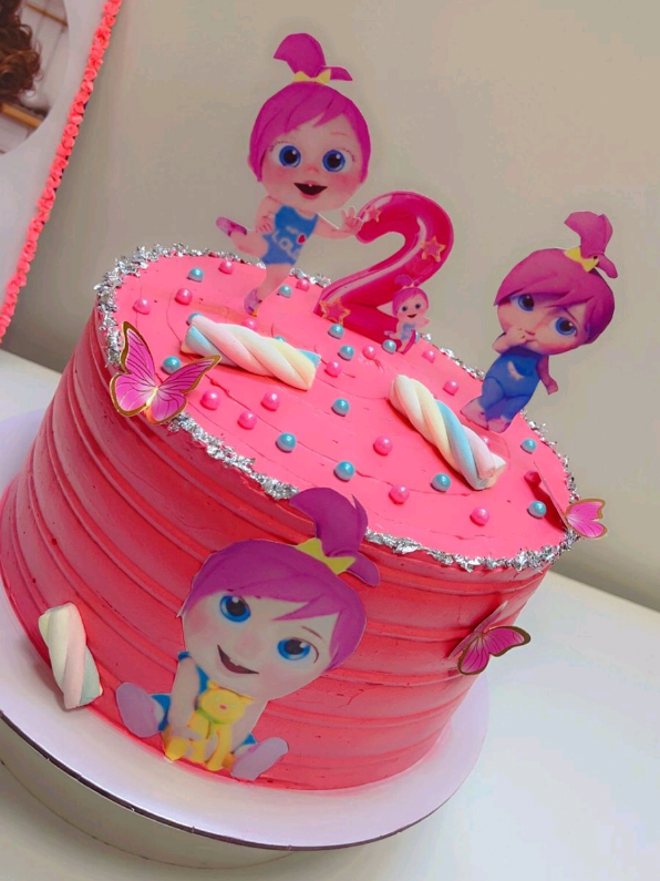 كيكة شخصية لولو 💕 حسب الطلب ✨ توصيل داخل بغداد فقط ☁️  كيك حسب الطلب 🦋