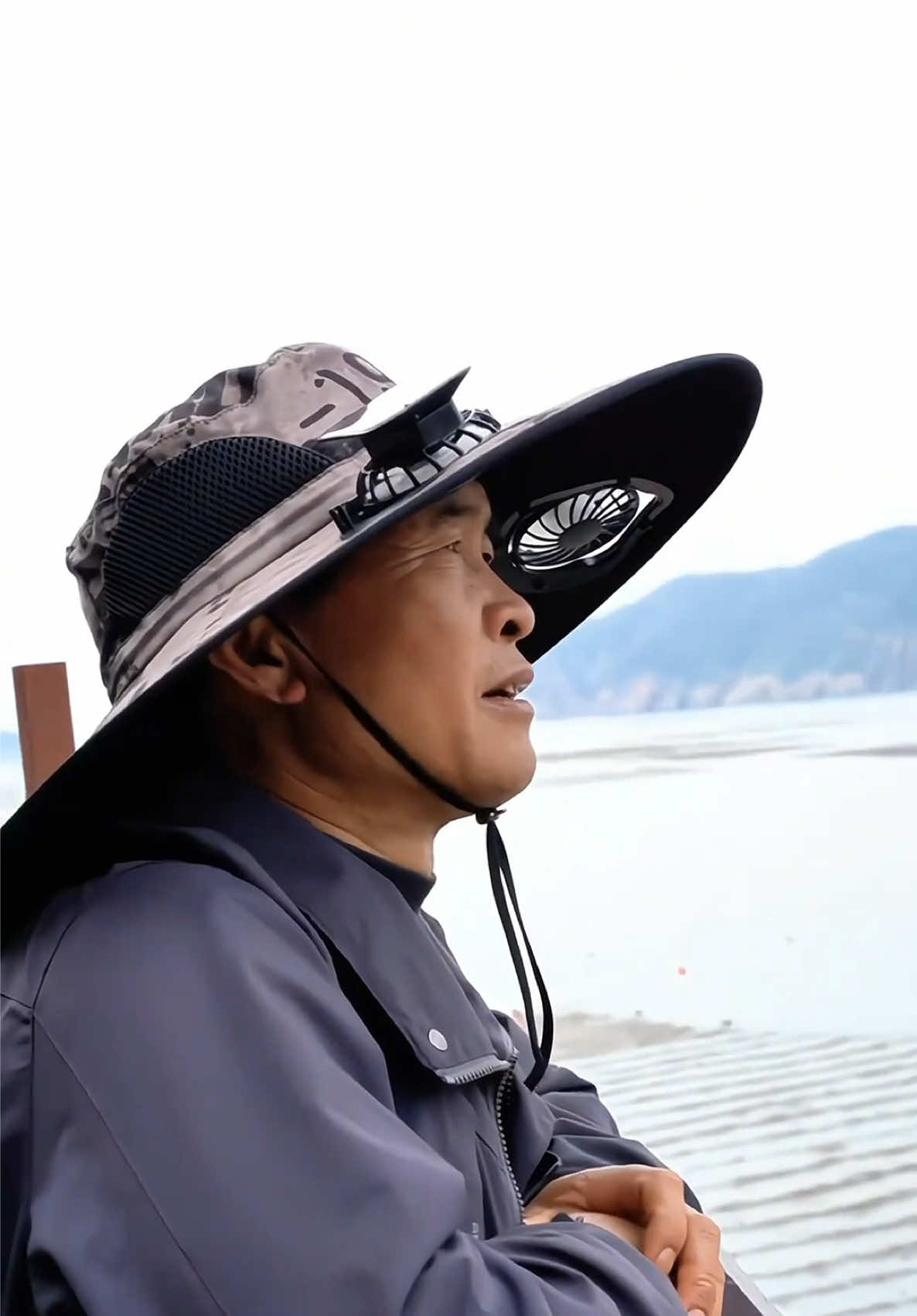 If you are an outdoor lover lover, don’t miss this sun powered fan hat! #hat #Outdoors #sunprotection 