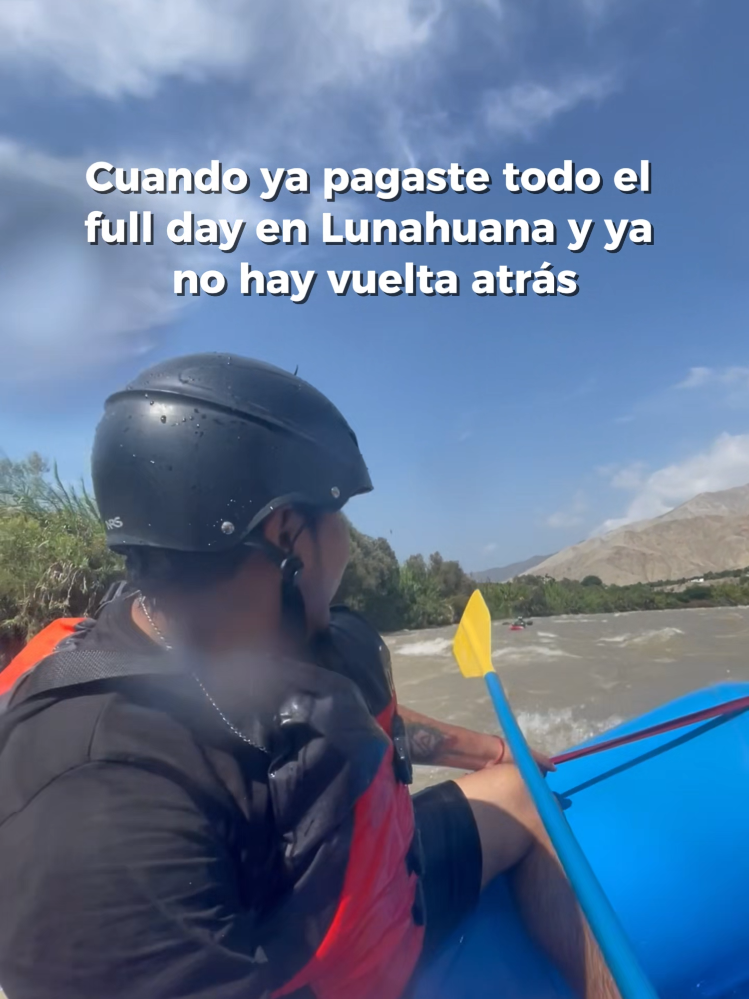 Tú solo querías adrenalina “tranqui”… Y Lunahuaná dijo: ¡AGÁRRATE! 😅💦 Full day pagado, remo en mano y ya no hay escape 🚣‍♂️ . #lunahuana #canotaje #fullday #aventura #viajes #fyp #viralvideos