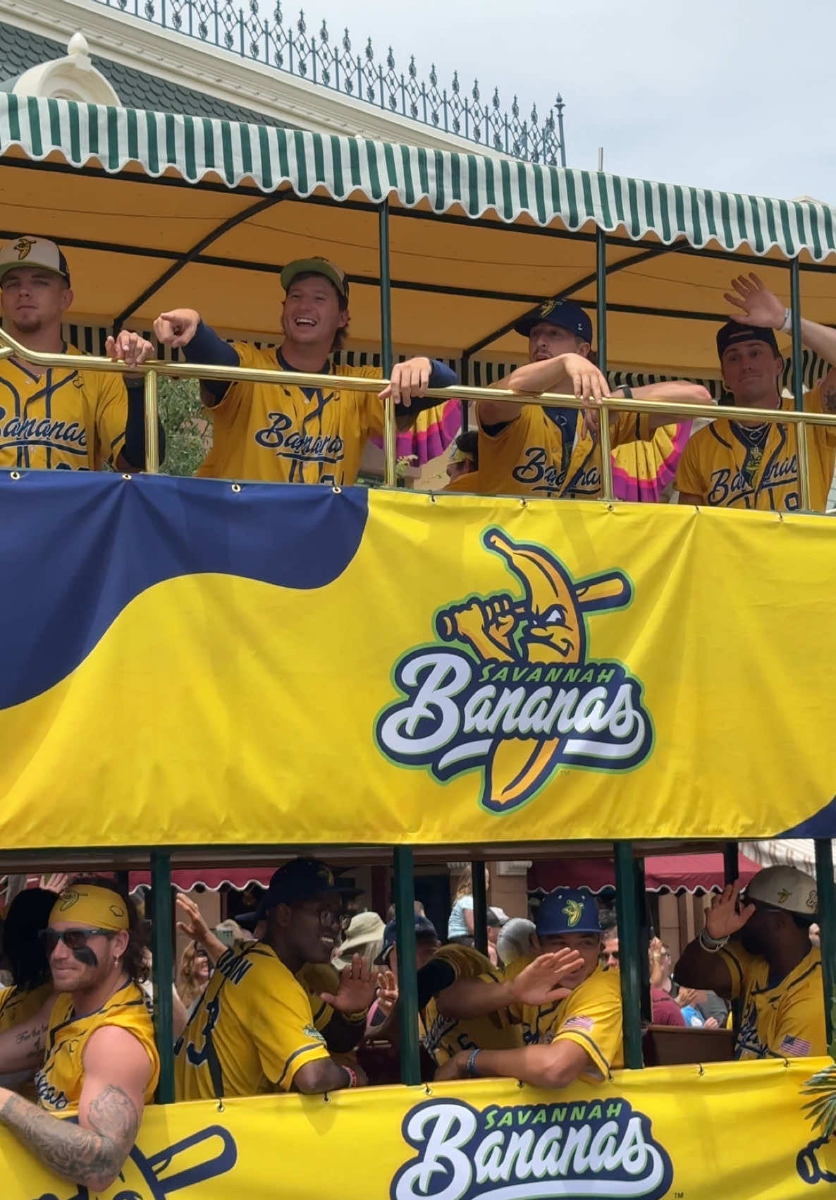 the man-nanas are so funny pls @Disney Parks @thesavbananas hosted 