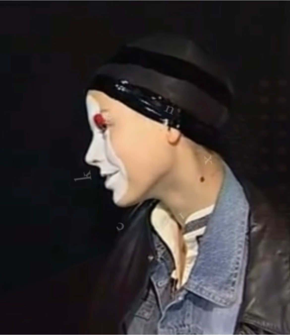 #christinemarzano backstage vs runway || pls tell me if it’s not her cause I swear I can’t tell these models apart bru #christiandior #dior #xnxick #fyp #viral #Runway #fashion #makeup #johngalliano #rare 