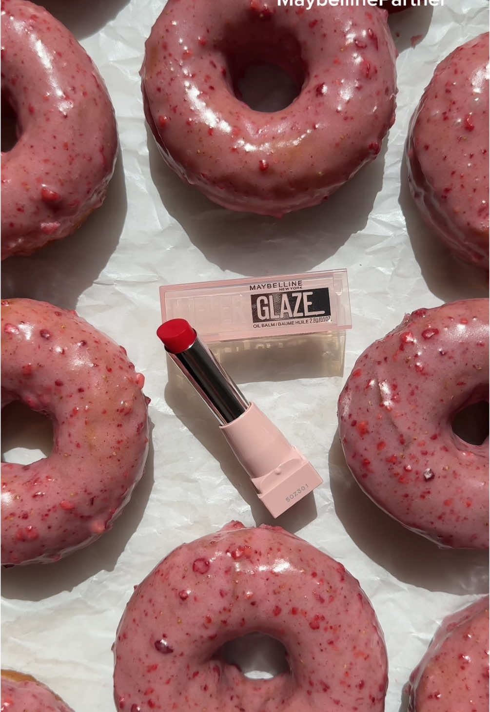 #Ad I like my donuts how I like my lips–glazed. @Maybelline NY’s maybelline new Lifter Glaze is sweet and shiny and the perfect inspiration for these strawberry glazed donuts #MaybellinePartner melting right into your lips, this buildable formula is packed with hydrating ingredients like hyaluronic acid for juicy lips all day (strawberry donuts are also an all day treat right?) either way, both are about to be my glazed summer obsession.