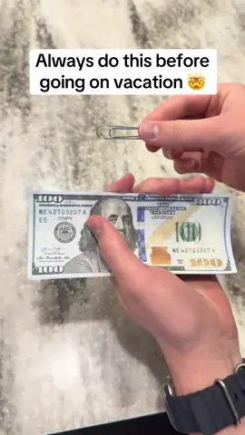 Most people don’t know to do this before going on vacation #waitforit #noway #safety #lifehacks 