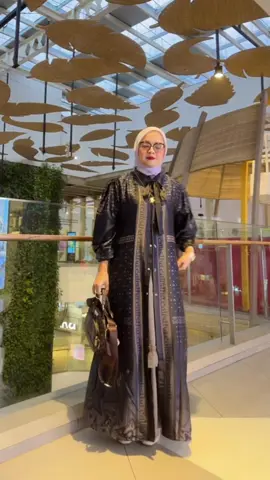 Looknya cantik mewah elegant, buat kondangan cucok banget , langsung cekout ready no PO ya #abaya #abayastyle #abayafashion #OOTD #bajukondangan #bajumewah #ootdhijabstyle #abayaviral #outfitkondangan 