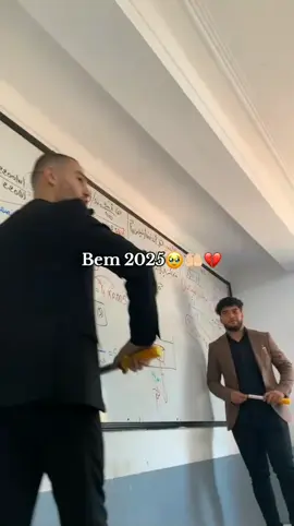 Meilleure prof😍🤍 #bem2025   #الشعب_الصيني_ماله_حل😂😂 #fypシ゚ #france🇫🇷 #algerie🇩🇿 #algerie🇩🇿_maroc🇲🇦_tunisie🇹🇳 #foryoupage 