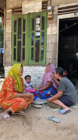 Asik ngerumpi #trending #fyptiktok #viral #vidiolucu #suamiistri #komeditempel #komedingakak #komedilucu #vidiongakak 