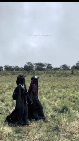 Kadi kapan nih jalan agendanya?🤩#akhwattraveler #pendaki #wanitabercadar #ootdfashion #hijabstyle #gorpcore #oneset #wanitamuslimah #Hiking #CapCut 