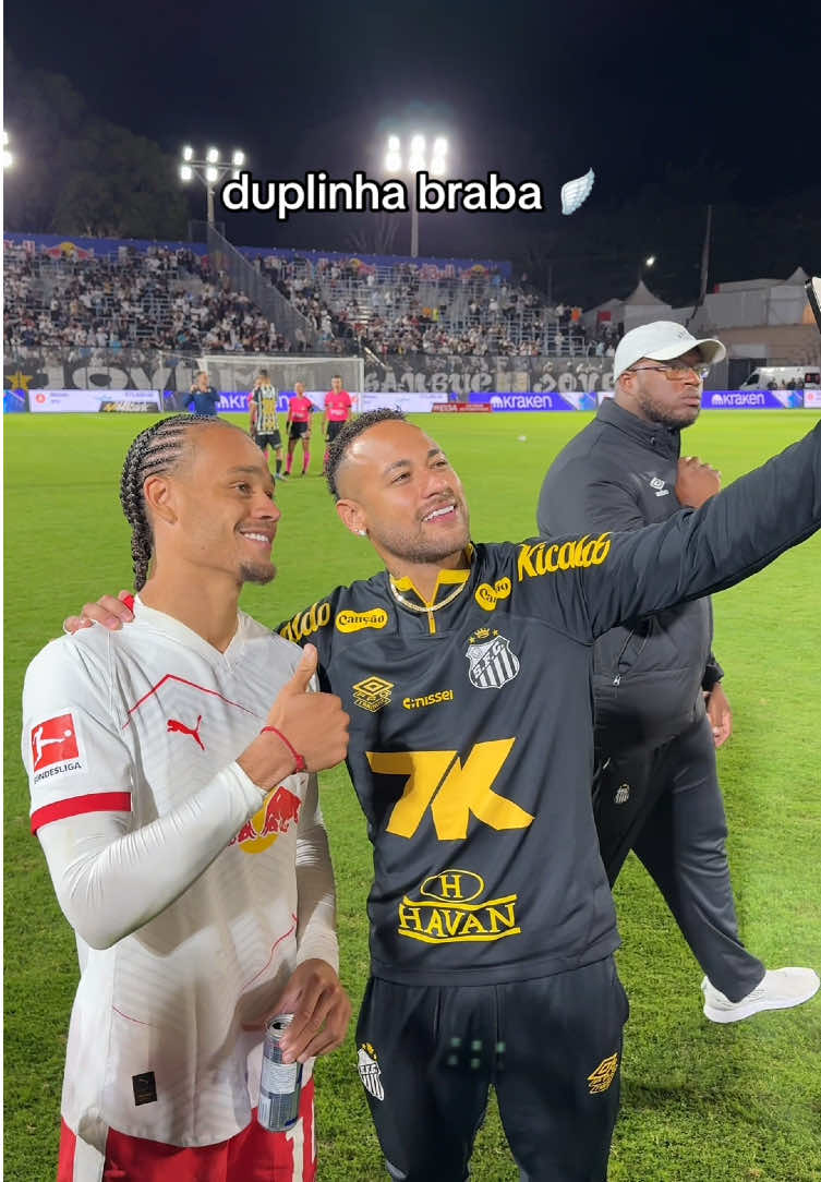 Será se a selfie vai carregar? 😮‍💨 #redbull #tedáaaasas #neymar #xavisimons #redbullleipzig #futebol #futebolmuleke 