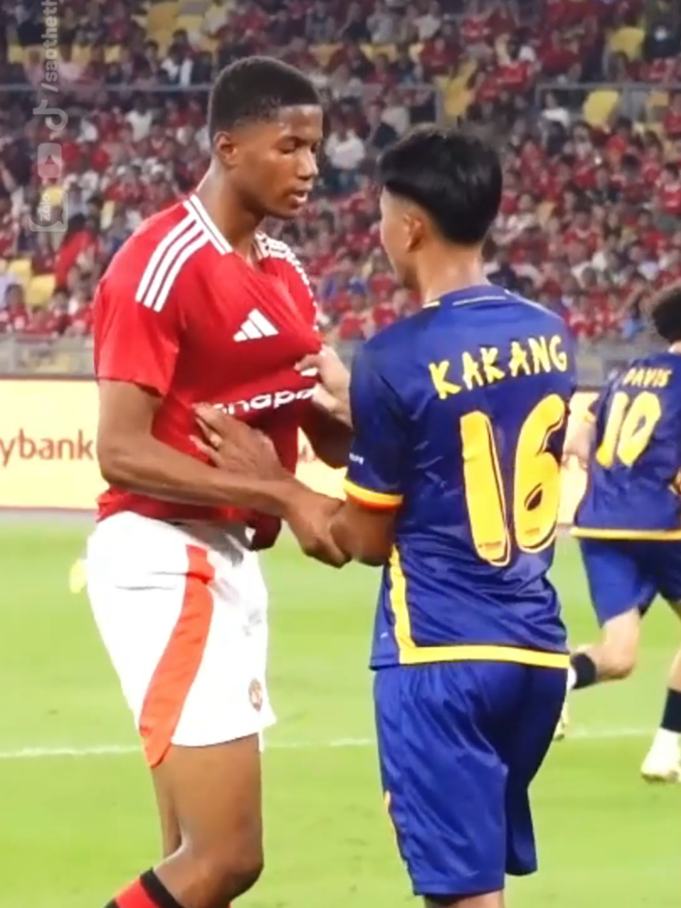 Obi va cực căng với cầu thủ AllStar Đông Nam Á #casemiro #saothethao #MUvsAllStarĐNA #kimsangsik #manchesterunited #brunofernandes @Manchester United 