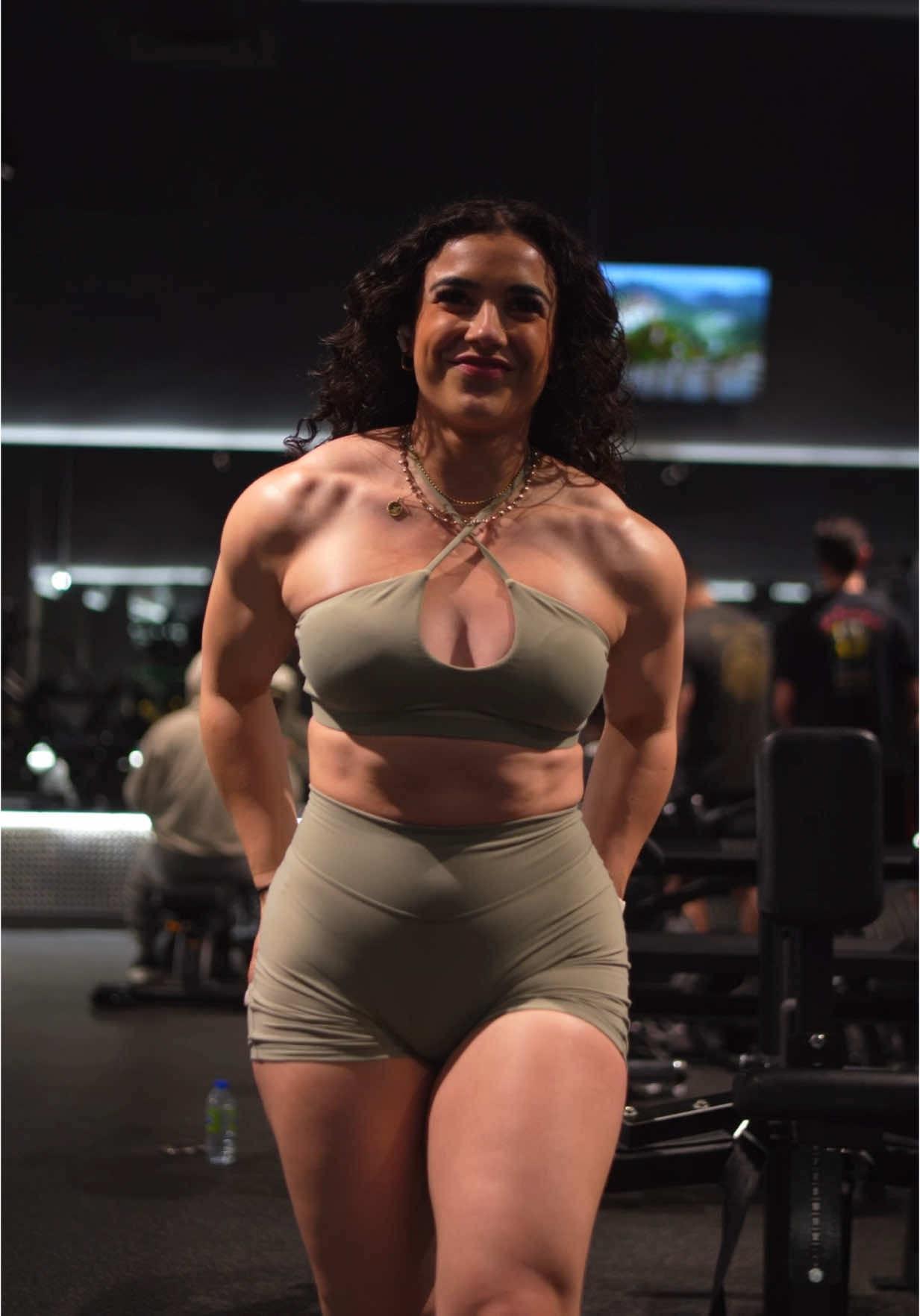 Boyfriend approved gym fit 🤝🏻😏 brand new “Amore” sets dropping tmrw @YoungLA for Her code JESSICA to save <3 #gymfit #OOTD #activewear 