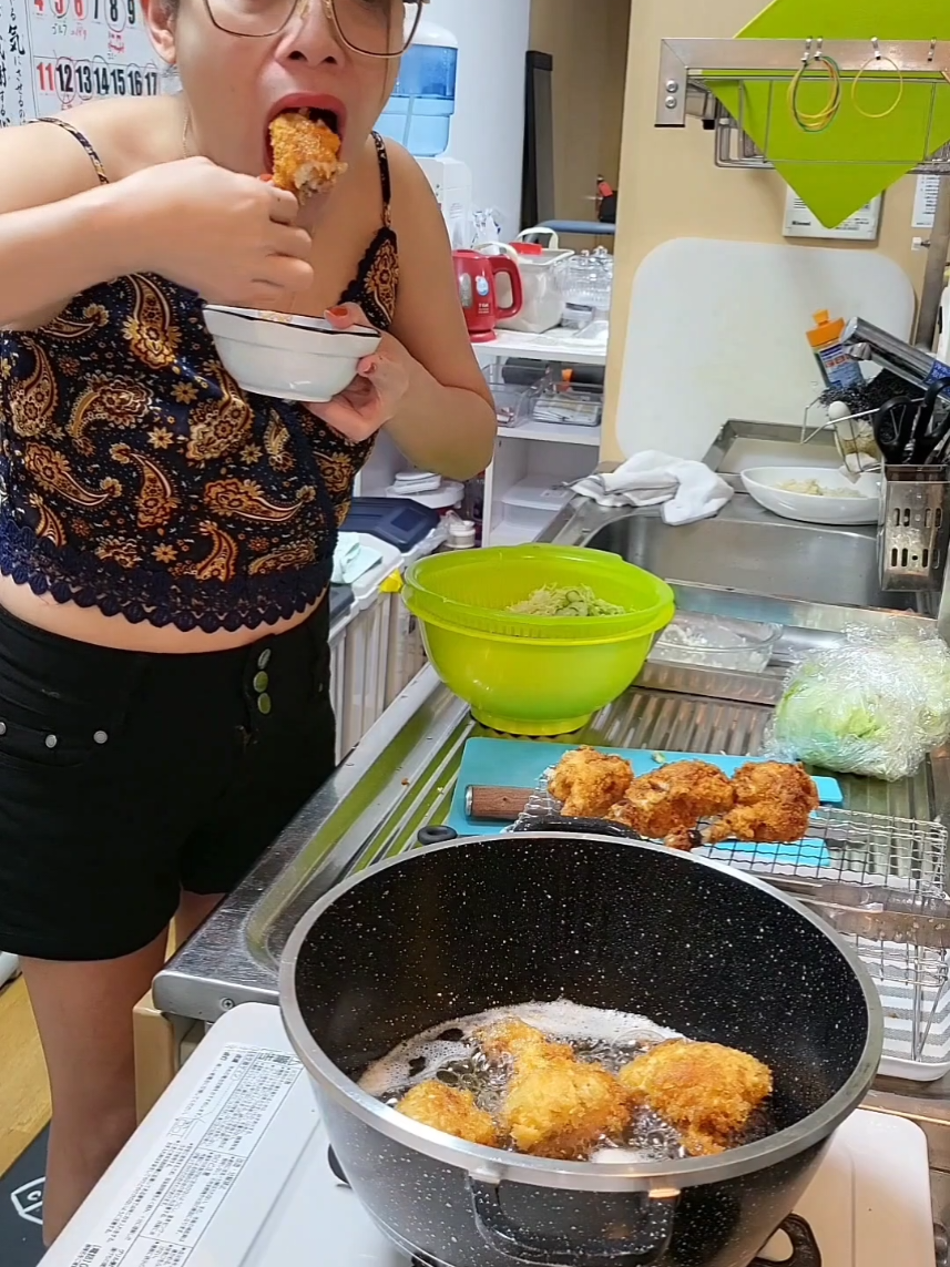 Dinner Ideas (Fried Chicken Lollipop) Enjoy Cooking kasi Day Off  na naman natin marami tayong oras sa kusina. #DinnerIdeas #chickenlollipop #friedchickenlollipop #chickenrecipe #enjoycooking #happycooking #everyoneシ゚ #followersシ゚ #fypシ #foryourpage #friends 