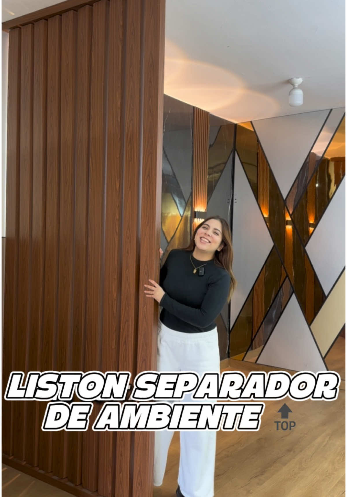 LISTON SEPARADOR DE AMBIENTE. Liston decorativo separador de ambiente, ideal para dividir espacios, se puede aplicar en techos tambíen! Medidas: 2.90 x 0.10 x 0.5  Disponible en 4 Colores 💯🔝 #liston #wpc #wpcwallpanel #wp🤍 #wp #wpcpanel #decohome #diseñointerior #designdeinteriores #trends #laminaespejada #decohomefurniture #kuskallaimport #peru🇵🇪 #fyi 