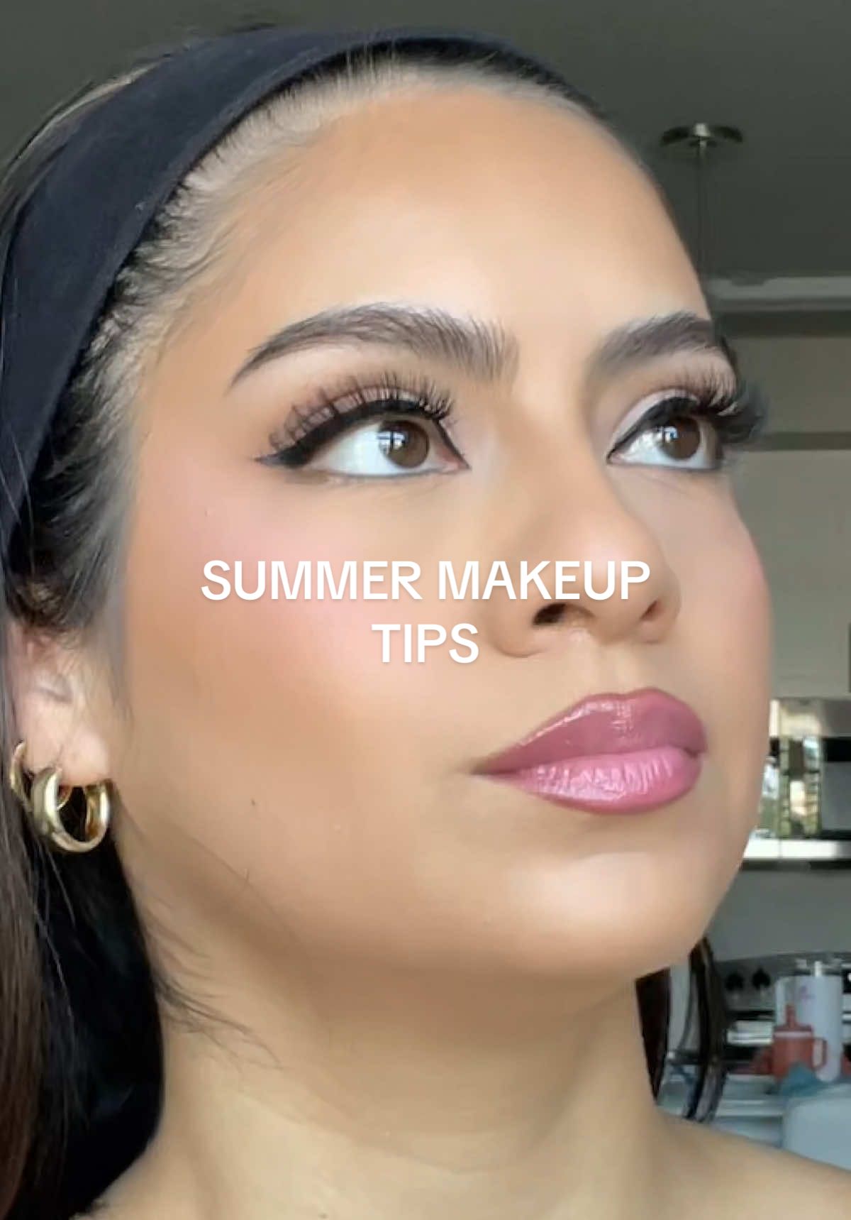 How to make your makeup last in the summer heat ✨☀️🌅🥵 #summermakeup #summermakeuptips #beauty #creatorsearchinsights 