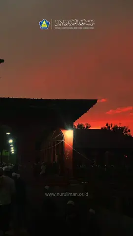 Nuansa sore hari menjelang Adzan Maghrib di kumandangkan Al Ashriyyah Nurul Iman Islamic Boarding School Parung Bogor #nuruliman #alashriyyahnuruliman #suasanapesantren #senjasore #senjavibes #senjadipesantren
