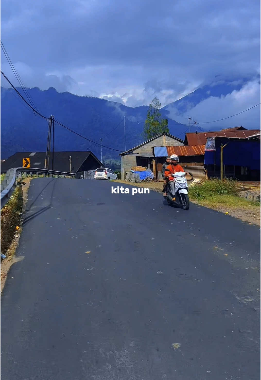 Kita pun turun bersama #CapCut #bukitberbunga #silvykumalasari #lirik #gomusikindo #fyp #trending #virall #liriklagu 