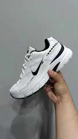 Nike Initiator 🏃‍♂️ Con su diseño clásico de running, malla transpirable y amortiguación ligera, estas zapatillas son perfectas para tu día a día o tus caminatas casuales. ✔️ Estilo vintage ✔️ Comodidad duradera ✔️ Versátiles y ligeras 🔥 #Nike #Initiator #Nikeperú #tavas