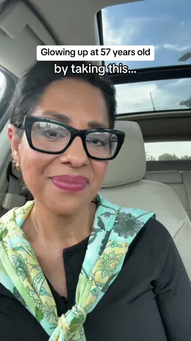 These gummies changed my skin! Sea moss & pearl powder help your body make its own collagen! #womenover40 #womenover50 #antiaging #agingwell #seamoss #seamossgummies #pearlpowder #akashasuperfoods 